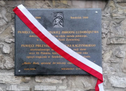 13 grudnia w Żywcu odsłonięto tablicę upamiętniającą Ofiary Katynia i Smoleńska