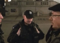 Adam SłomkaJaki prezydent takie metody! Kuriozalne zatrzymanie przez policję przed spotkaniem z Komorowskim na BUW.