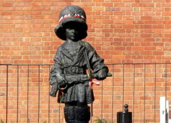 Czy Pomnik Małego Powstańca powinien zniknąć?